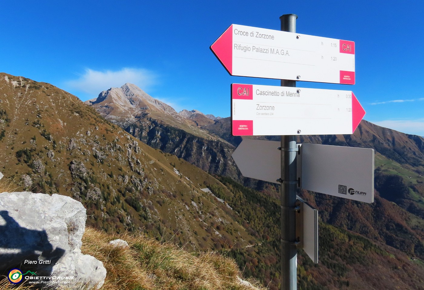 25 Dal Passo dell'orso scendiamo ai faggi e al cascinetto di Menna.JPG